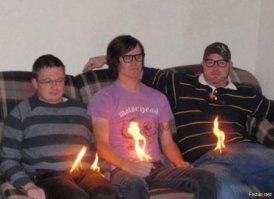 Бывшие ученики-отличники пришли навестить свою учительницу домой