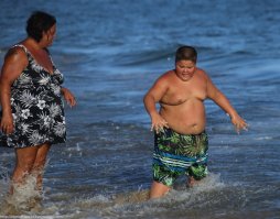 Почему это тело с 3-м размером без тряпочки на грудях ?