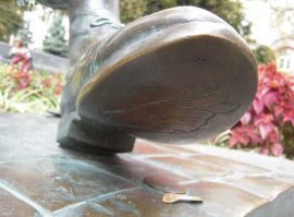 киев, великий слепой с дулей на ботинке