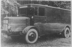 автозак, <span style='color:gray'>[мат]</span>... зачем здесь немецкий автобус?