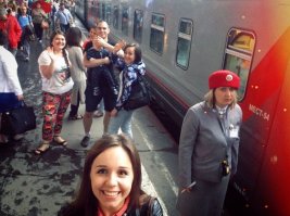 автор, "кандибобер" это не конкретно головной убор, на голове у неё просто берет.