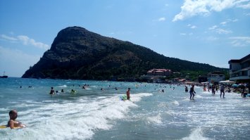 ХА ХА ХА, таможеники в аэропорту СЕВАСТОПОЛЯ, СЕВАСТОПОЛЯ КАРЛ!!! особенно доставили. Платные пляжи тоже ценю юмор.