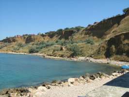 Я-таки в шоке. А ваши друзья точно в Севастополь ездили? Может обманули вас? Я каждый год отдыхаю именно в этом славном городе и не знаю где они смогли найти ПЛАТНЫЕ пляжи, да еще и такие кошмарные. Пляжей в Севастополе куча кучная на любой вкус: и песчаные, и галечные, и для детишек, и для взрослых. Всегда чистые и ухоженные. Про грибок - это вообще пестня. Не надо было с сомнительными личностями обувкой меняться. Что-то я ни разу такой бяки на пляже не ловила. Ценники - тоже подозрительно. Что-то не встретила я в Севстополе ни в кафе, ни в ресторанах дорогого кофе, да и еды вообще. Вполне приятные цены (кофе - 80-120 р). Кто же виноват, что вы там в своей забугорщине так мало получаете? Про лица. Ежели к человеку любому подходить с выражением "я тут царь, а вы - дерьмо", то у всех лица будут кислые. Уж крымчан вообще трудно обвинить в отсутствии улыбок и доброжелательного отношения. В общем, как говорится, свинья везде грязь найдет. Те, кто хоть раз был в это городе, знают ,что все ваши потуги - ложь, и...провокация, в общем...