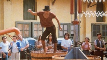 По ходу Адриано не только супруге верен, но и своей футболке.