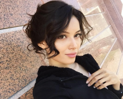 Это казашка? Что-то не совсем похожа.Тут много от смешанных браков.