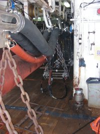 Внутри у него вот так все выглядит. Сейсмокосы и барованы