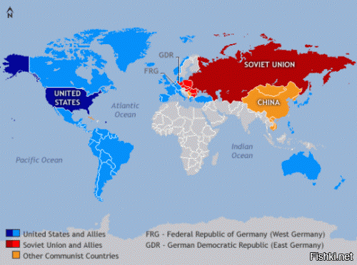 На американском варианте карты мира изображен СССР..... Думаю совпадение. А так думаю что это чушь, везде используют одинаковые карты мира по гринвичу.