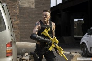 Вот актер с настоящими забавными, дурацкими и неприличными татуировками.