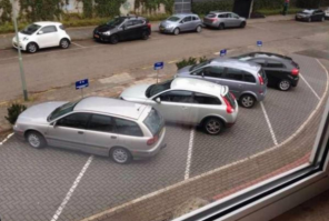 Нормально паркуются. Бывает интерееснее.