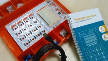 Для сына купил конструктор Tetra базирующийся на arduino leonardo. Который адаптирован именно под детей и имеет книгу с хорошо написанными заданиями. Вопрос цены конечно у многих вывозит сомнение, но  кто хочет дешевле может с али брать просто готовые наборы arduino и разбираться самому по статьям в интернете.