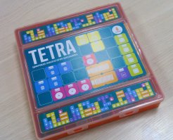 Для сына купил конструктор Tetra базирующийся на arduino leonardo. Который адаптирован именно под детей и имеет книгу с хорошо написанными заданиями. Вопрос цены конечно у многих вывозит сомнение, но  кто хочет дешевле может с али брать просто готовые наборы arduino и разбираться самому по статьям в интернете.