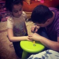 Хороший отец - счастливое детство  дочери.
... Но как  же девушке потом тяжело выбрать   себе парня  из окружающих  козлов !