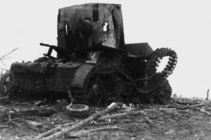 Минус, жЫрный минус. Опять лайкодрочерствуем? Как задолбали вбросы подобного рода.
Хочешь рассказать о военной технике, помни что нужно выкладывать:
1. ТТХ техники.
2. История создания и применение.
3. Реальные фото.
Исправляю ситуацию...

Разработчик: САУ строилась на шасси ремонтируемых танков Т-26
Год начала работ: 1941
Год выпуска первого прототипа: 1941
Серийный выпуск САУ проводился в 1941-1942 гг.

Как известно, в середине 1930-х гг. была реализована идея установки на шасси танка Т-26 более мощного артиллерийского вооружения, которая привела к созданию САУ СУ-1, СУ-5, СУ-6 и АТ-1. В силу различных причин до крупносерийного выпуска ни одна из них не дошла, однако эта история имела продолжение уже в годы войны.

В первые месяцы лета 1941 г. на ремонтные предприятия и танковые заводы поступило значительное количество легких танков Т-26 с повреждениями различной степени тяжести. Поскольку уже тогда была очевидна неспособность “двадцать шестых” на равных бороться с новыми модификациями немецких средних танков Pz.III и Pz.IV их постепенно стали приспосабливать под другие цели. Помимо ремонтных и эвакуационных машин на шасси Т-26 небольшими сериями выпускались САУ огневой поддержки. Так, например, в документах 124-й танковой бригады от 15 октября 1941 г. фигурируют две самоходные 37-мм пушки на шасси Т-26. О том, как выглядели эти САУ и чьими силами была осуществлена их переделка, сведений не сохранилось.

Гораздо больше известно о том, что на заводе подъемно-транспортного оборудования имени Кирова (Ленинград) осенью 1941 года производился выпуск легких САУ. Инициатором их создания был Военный Совет Ленинградского фронта, который подал заявку в НКТП о возможности перевооружения танков БТ и Т-26 орудием КТ калибра 76,2-мм. Уже в октябре того же года на заводе №174 была изготовлена и испытана легкая САУ на базе танка Т-26. Испытания прошли удовлетворительно и по их результатам Военный Совет Ленфронта обязал завод №174 наладить выпуск этих САУ. Основой для них служили те же ремонтно-пригодные Т-26, с которых снимали башню, а вместо неё устанавливали 37-мм противотанковую пушку или 76,2-мм полковую пушку обр.1927 г. Орудие закрывалось бронещитом и имело круговой сектор обстрела. По документам они проходили под разными названиями: СУ-Т-26, Т-26-СУ, СУ-26 или просто как СУ-76.

Если верить данным отчета оборонной промышленности ГК ВКП (б) о производстве техники и боеприпасов в Ленинграде таким образом было построено 14 машин, с каким именно вооружением не сказано. По всей видимости, если уже упоминавшиеся две 37-мм САУ передали 124-й тб, то 12 остальных самоходок были оснащены 76,2-мм пушками. Кстати, та же танковая бригада 12-го января 1942 г. получила в своё распоряжение "3 76-мм орудия на самоходных установках Т-26". 20 февраля 1942 года, во время атаки 124-й танковой бригадой немецких позиций в районе Виняголово было "подбито и сгорело 2 самоходных установки на шасси Т-26 с 76 и 37-мм пушками". Кроме 124-й бригады, 76-мм установки на Т-26 были и в составе 220-й танковой бригады: по состоянию на 17 мая 1942 года в ней имелось 4 таких установки, которые эксплуатировались вплоть до 1944 года. Начиная с 1943 года эта САУ была переименована в СУ-76П ("полковая"), чтобы не возникало путаницы с новой серийной машиной под тем же индексом.