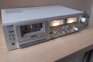 Ну вы махнуьи!!!! Кассетная дека Nakamichi Dragon стоила 1983 году как Sony 755 F&F ....3,5 тыс. Советских рубликов...потому как "полоса" у неё была 27-30 000, а это скажу я Вам очень и даже очень ....но были модели куда скромнее, которые мог себе позволить, пусть не  каждый но многий , который фонател музыкой...вот такая дека Hitachi ,была у меня , выпуск 1977 года , в 1980-м,я прибоел её за 900  рэ и был счастлив несказанно, этакий бюджетный вариант...как то так....