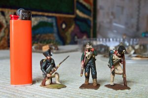 И это тоже пластилин. Оцените размер и мастерство художника Киселёва по сравнению с этой маляршей. Хотя она вполне могла бы дырки в заборе заделывать пластилином...
По ссылке ещё интеерсные фотки солдатиков Киселёва