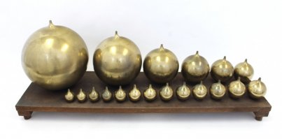 А где здесь резонаторы Гельмгольца? Они на самом деле выглядят совсем по-другому: