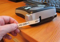 Знаки препинания в этом наборе слов решили видимо не завозить Вообще мимо, малыш. Даже близко не угадал, вот настолько мимо, что прямо удивительно. Обычно пацанва вроде тебя хоть во что-то попадет, а тут с алкашкой мимо, с семьёй мимо, с Труцией мимо. Знаешь, что у тебя общего с ней

Она умнее тебя, потому что не пытается умничать
Попытайся больше никогда не умничать. Больше читай и делай домашечку. Удачи