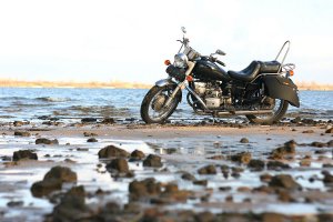 О, товарищ-днепровод)) У нас ушло 2 года на переделку, но модернизация поддается постоянно)Мы, правда, больше любители классики, поэтому геометрию рамы и вынос вилки не меняли)
Было - стало.(только ветрокика и подушки паасажира под спину не хватает на этом фото)