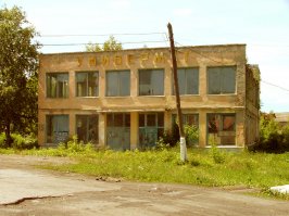Ульяновская обл. р.п.Языково...и всего то 800км от МКАДа.перемены есть конечно.на месте универмага-"Магнит".а на месте разрушенной швейной фабрики,которая давала работу половине поселка-пустырь.