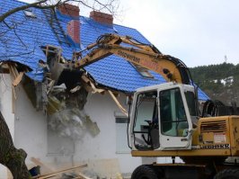 Разнарядка была на ремонт дома, но бумаги перепутали и тупо снесли дом. Омерика - США