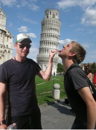 Как правильно троллить туристов у Пизанской башни
