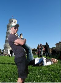 Как правильно троллить туристов у Пизанской башни