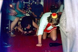 Запонка закатилась?