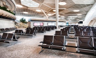 Бакинский международный аэропорт очень красивый хотя сервис в последнее время подводит.