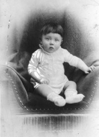 Какой же пост без Гитлера? Вот он маленький.