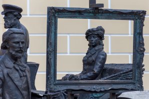 "Незнакомка"
С-Пб, Пушкин. Вот такой вот памятник сфотографировал