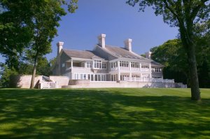 Из этой подборки мне больше всего понравился № 5. Поместье в Хэмптонс