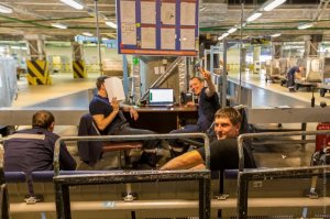 Судя по нежеланию быть сфотографированным,жить тут некоторым действительно хорошо!:)