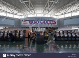 аэропорт Лас-Вегас, можно прямо в аэропорту спустить все деньги и поехать обратно)