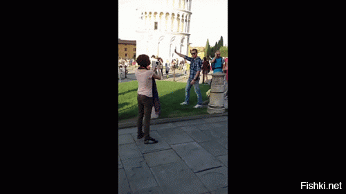 Как правильно троллить туристов у Пизанской башни