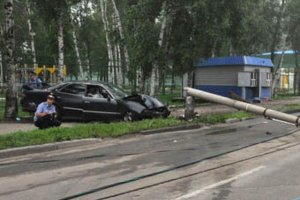 это что ж у них за столбы-то такие, что троллейбусы вертикально выдерживают, к нашим только прикоснись-уже в обмороке?...