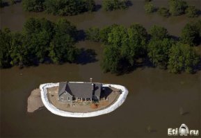Спасибо!
ППц, там много таких домов:
