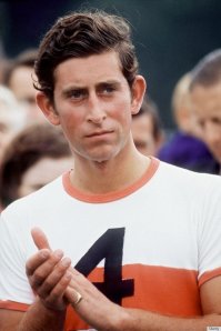 может кто-нибудь знает, что за одинаковые кольца у Чарльза и леди Ди на мизинцах (!) ? Причём фото разных лет.