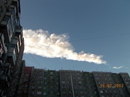 Учите астрономию!
каметы, метеориты сначала приближаются к Солнцу ,затем удаляются от него! (вот Вам и полет с востока)
Учите экономическую и промышленную географию!
В Миассе нет ядерного центра, там ракетный центр Макеева!(100 км западнее челябинска)
Ядрёный центр - Снежинск, 120 км севернее Челябинска
Моё фото 9-23 (через1 мин после взрыва), восток, примерно, в верхнем левом углу