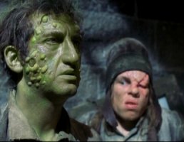 Не упомянули. Джимми Нейл. Далеко не главный персонаж в фильме, играл зелёного тролля в тюрьме, однако достаточно популярный певец и композитор.