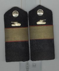 Дополню пост вот такими дембельскими погонами старшего сержанта танковых войск из моей коллекции.