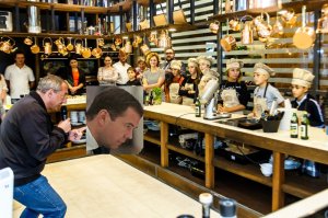 Сначала аж вздрогнул, думаю совсем у нашего дурачка крыша поехала...