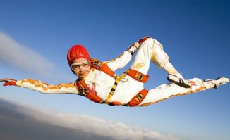 Классные фото: парашютист объединил два увлечения