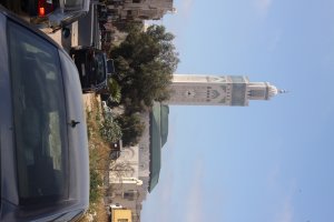 Такая не очень статья. Больше брехня. Там вообще всем на все пофиг. В Касабланке куча мусора, какого угодно, океан, где эта мечеть стоит, весь в пластиковых пакетах. На втором фото место в 700 метрах от этой мечети. Правил дорожно движения нет, ну или почти нет. Довелось побывать в этом году всего сутки. До этого еще пару лет назад был, но в других городах. В Касабланку ехать не советую.