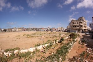 Такая не очень статья. Больше брехня. Там вообще всем на все пофиг. В Касабланке куча мусора, какого угодно, океан, где эта мечеть стоит, весь в пластиковых пакетах. На втором фото место в 700 метрах от этой мечети. Правил дорожно движения нет, ну или почти нет. Довелось побывать в этом году всего сутки. До этого еще пару лет назад был, но в других городах. В Касабланку ехать не советую.