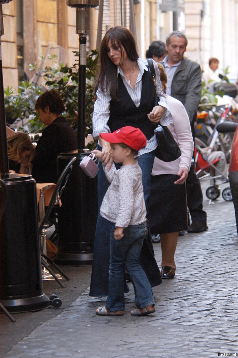 Вот это показалось :) ,ребенок беременный.