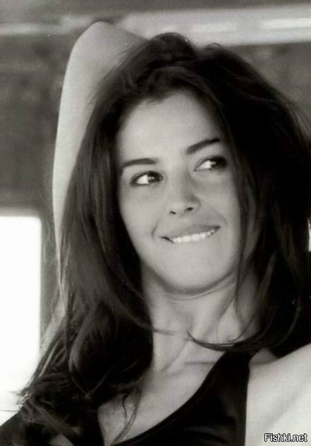 Моника в объективе папарацци