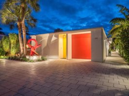 Дом под названием Куни Хаус... Отшлифовано - 150 000 пилоток!