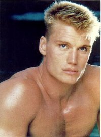 Типичнейший швед. Белобрысый викинг, с голубыми глазами и на араба ни разу не похож)