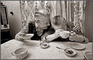 "...а потом маленький такой п.и.з.д.ю.к говорит,денег нет,но вы держитесь.Приснится же такое"