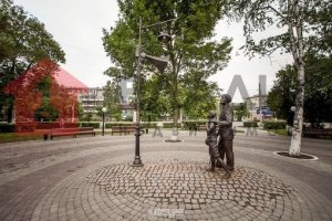 Памятник Левитану во Владимире